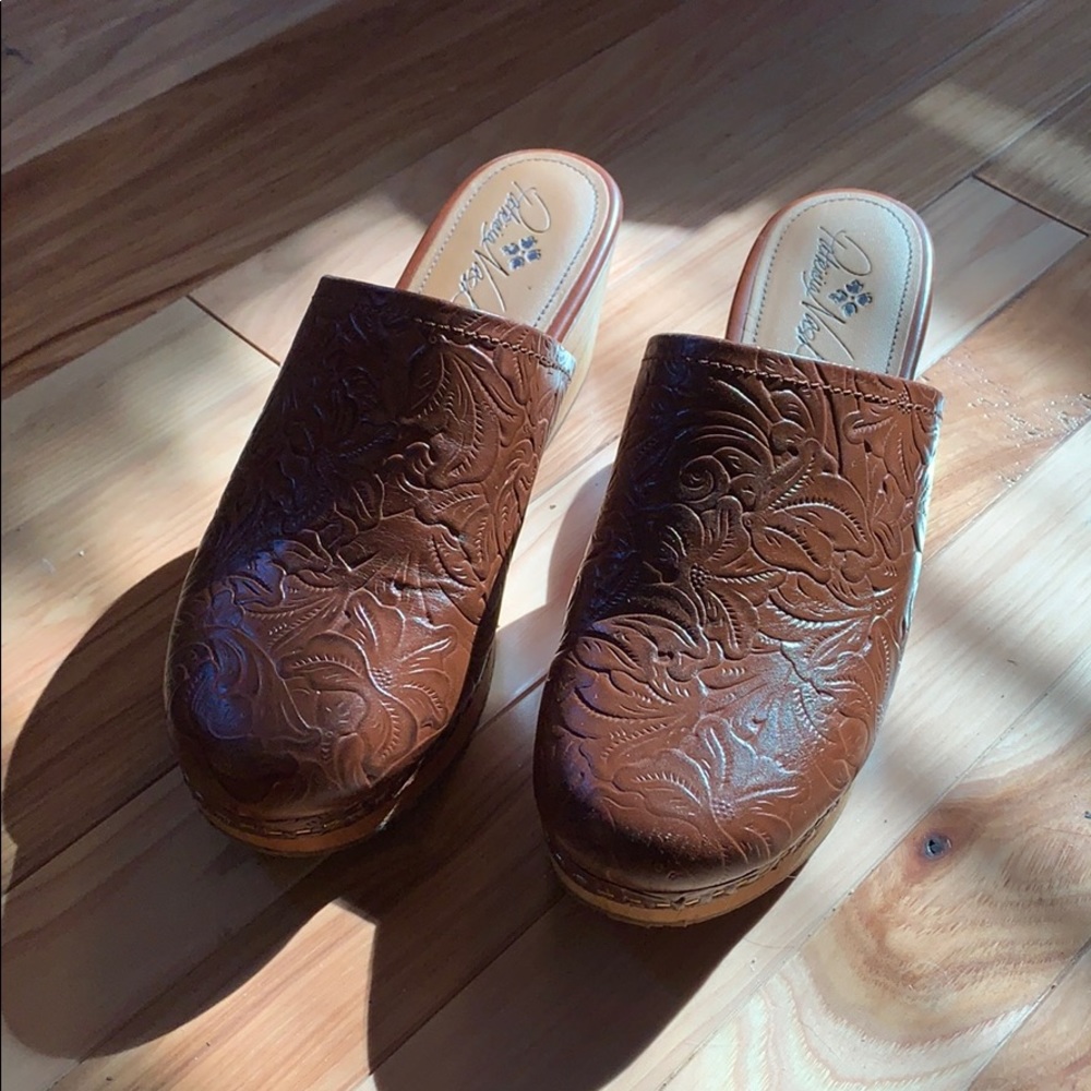 Patricia Nash clogs